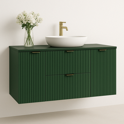 Dulap pentru lavoar 120 cm Willy Verde cu fronturi striate, sertare Soft-Close și uși laterale – mobilier elegant și spațios pentru baie.