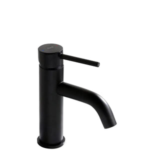 Baterie joasă Lungo negru mat, corp din alamă cu cartuș ceramic și aerator, perfectă pentru lavoare elegante și băi moderne.