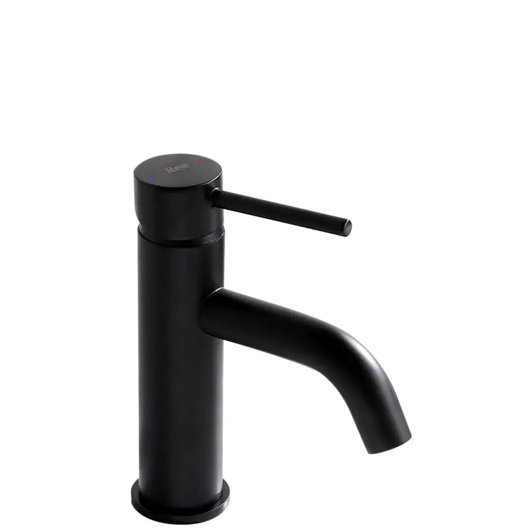 Baterie joasă Lungo negru mat, corp din alamă cu cartuș ceramic și aerator, perfectă pentru lavoare elegante și băi moderne.