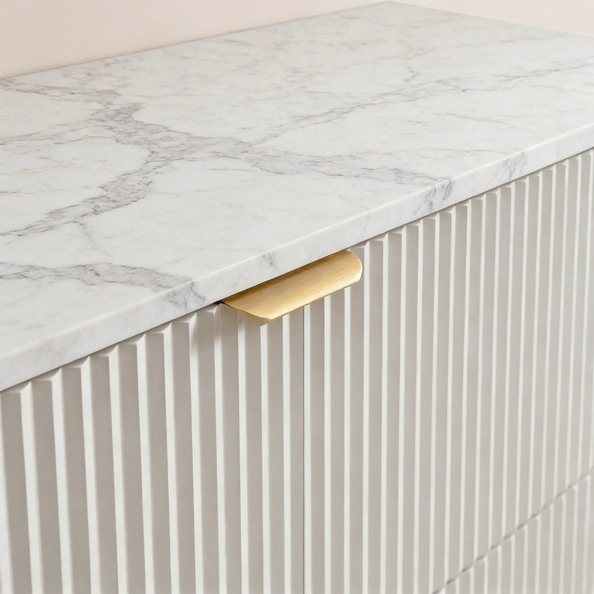 Set de mobilier: Dulap pentru lavoar cu cos de rufe 100 cm și Dulap înalt pentru baie 120 cm Willy - Alb/Marmura Alba top