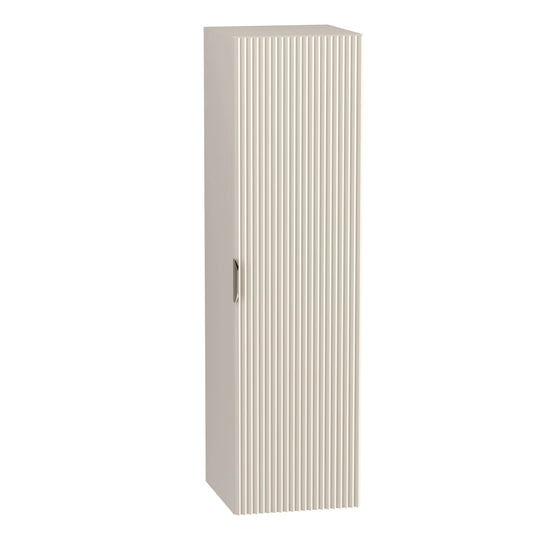 Dulap înalt pentru baie Willy 120 cm cașmir, fronturi canelate, suspendat, cu polițe și design modern.