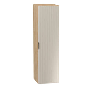 Dulap înalt pentru baie Willy 120 cm cașmir cu accente nuc, fronturi canelate și design modern.