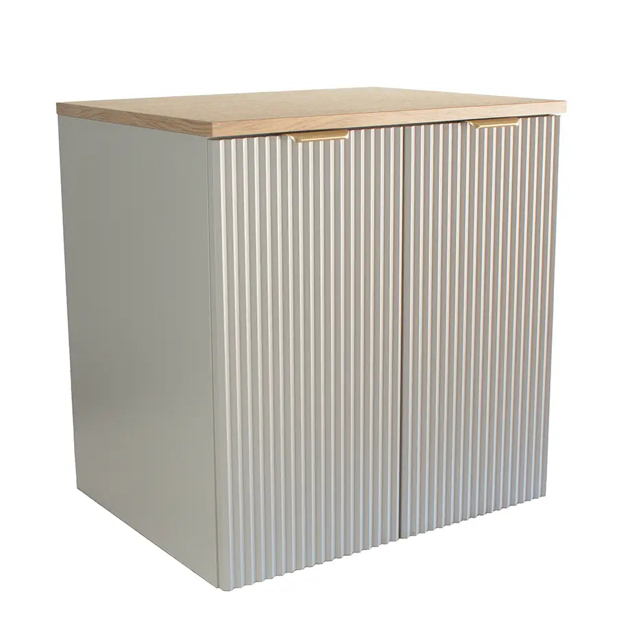 Dulap pentru lavoar Willy 60 cm Casmir/Nuc Top, 2 uși, fronturi canelate, mobilier modern de baie cu blat în decor nuc și design elegant