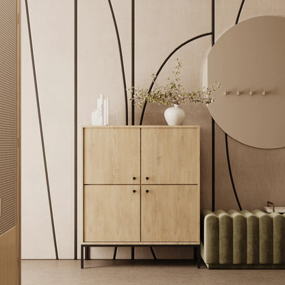 Comodă înaltă Gaja 100 cm Stejar Cremona cu 4 uși, fronturi netede și cadru metalic negru, stil modern și spațiu amplu de depozitare.