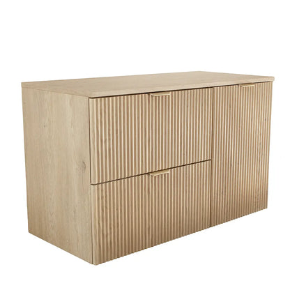 Dulap pentru lavoar 100 cm Willy, finisaj Stejar Cremona, cu fronturi riliate și coș de rufe integrat, ideal pentru băi elegante și ordonate.