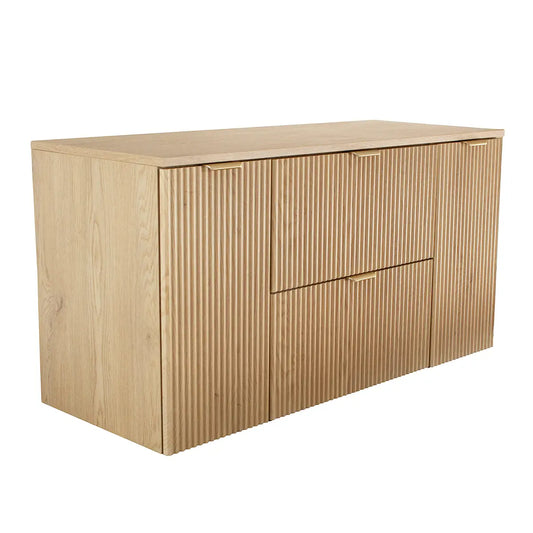 Dulap pentru lavoar 120 cm Willy, finisaj Stejar Cremona, cu uși, sertare și fronturi riliate pentru depozitare practică și stil natural.