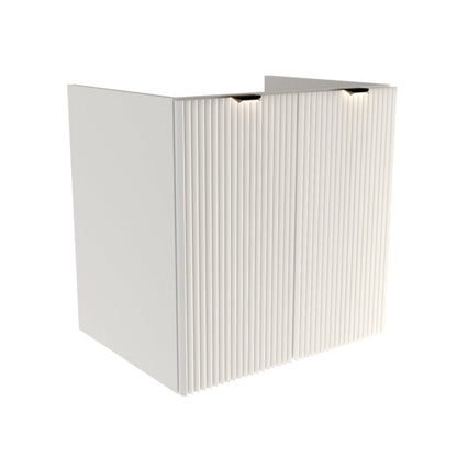 Dulap pentru lavoar 60 cm Willy alb, cu 2 uși striate și raft interior, mânere aurii sau negre, livrat fără blat, ideal pentru băi moderne și compacte.