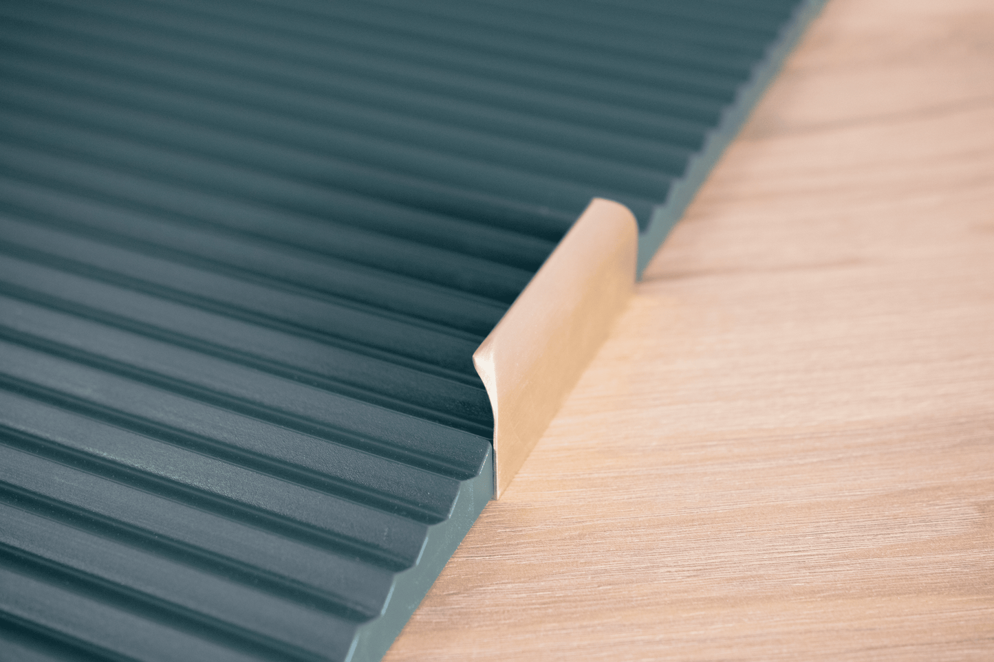 Dulap pentru lavoar 60 cm cu chiuveta, cu 2 usi, fronturi canelate Willy - Verde/Nuc