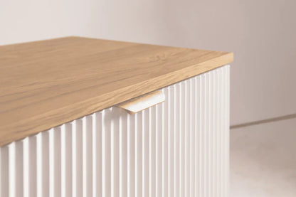 Dulap pentru lavoar 80 cm cu raft, fronturi canelate Willy - Alb, Nuc top