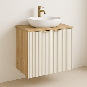 Dulap pentru lavoar Willy 60 cm Nuc/Cașmir – mobilier suspendat cu fronturi striate, blat din nuc și două uși cu raft interior.